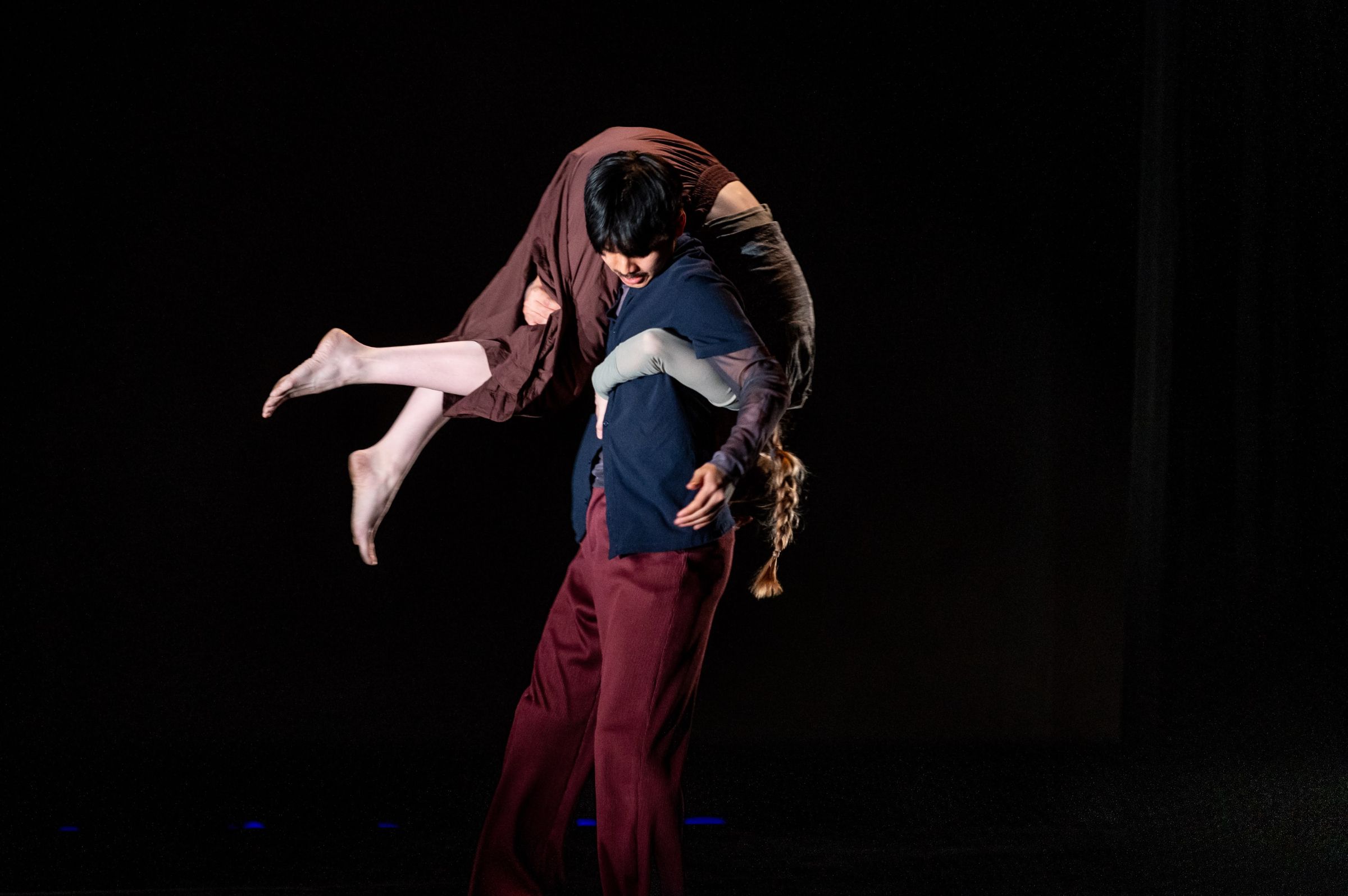Ryan Yamauchi and Courtney Barth in <i>To My Arms / Restore</i> at NYU Skirball Center © Greg Kessler
