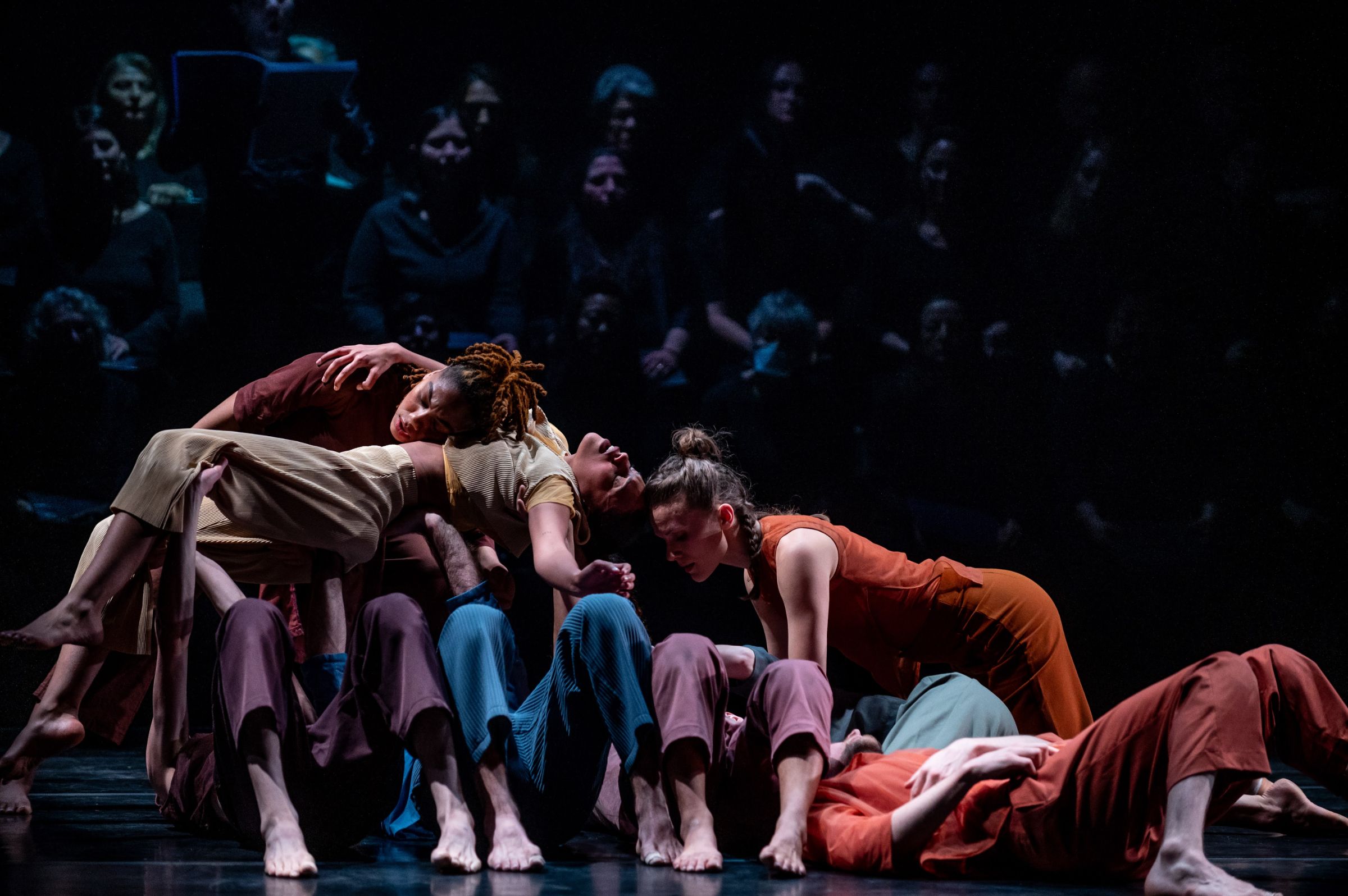 Doug Varone dancers in <i>To My Arms / Restore</i> at NYU Skirball Center © Greg Kessler