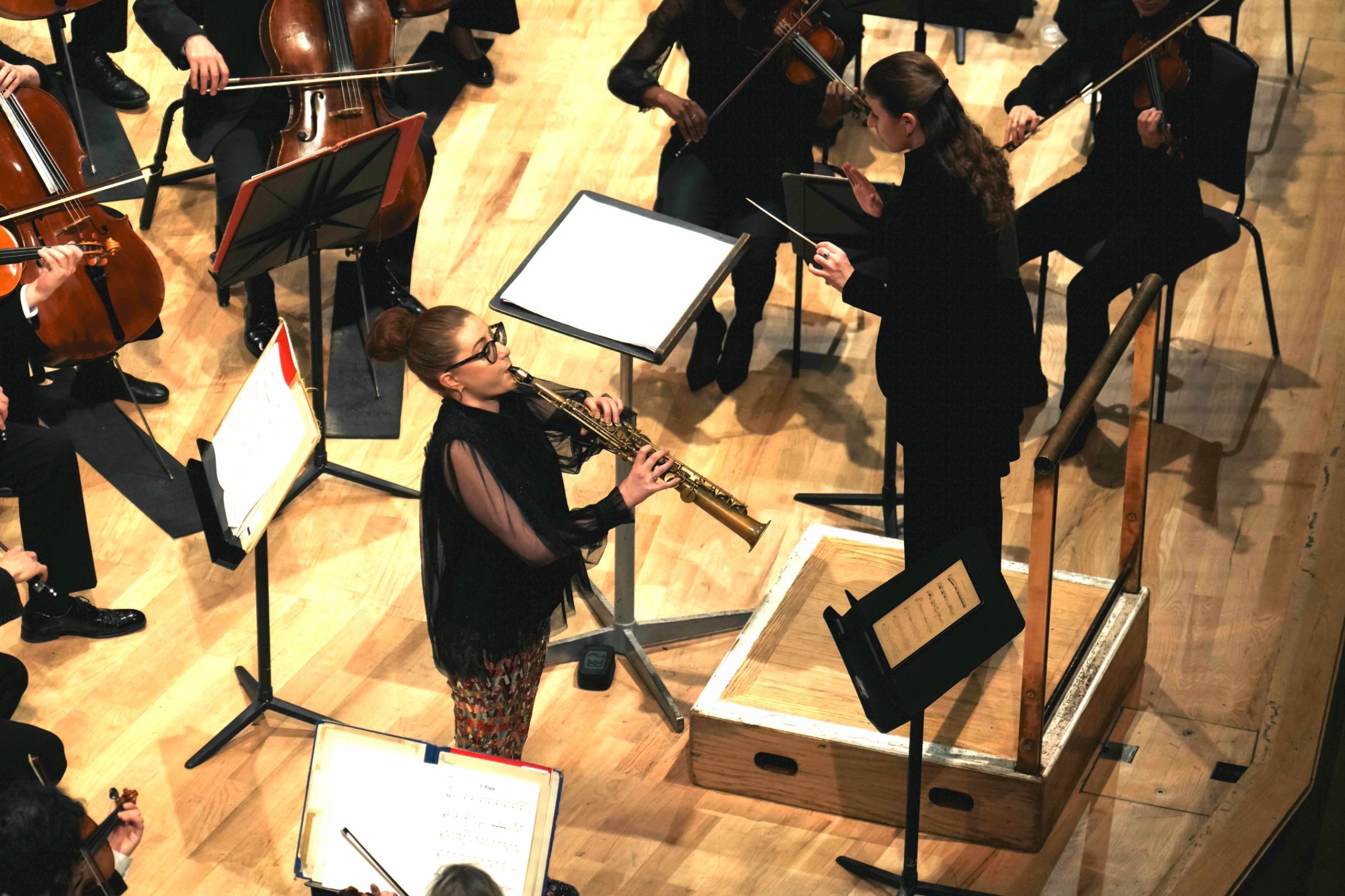 Jess Gillam, Kristiina Poska and the Hallé © David Hughes, The Hallé