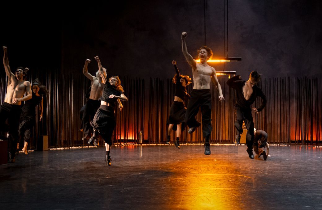 Opera Ballet Vlaanderen in <i>PUUR</i> by Wim Vandekeybus © Danny Willems