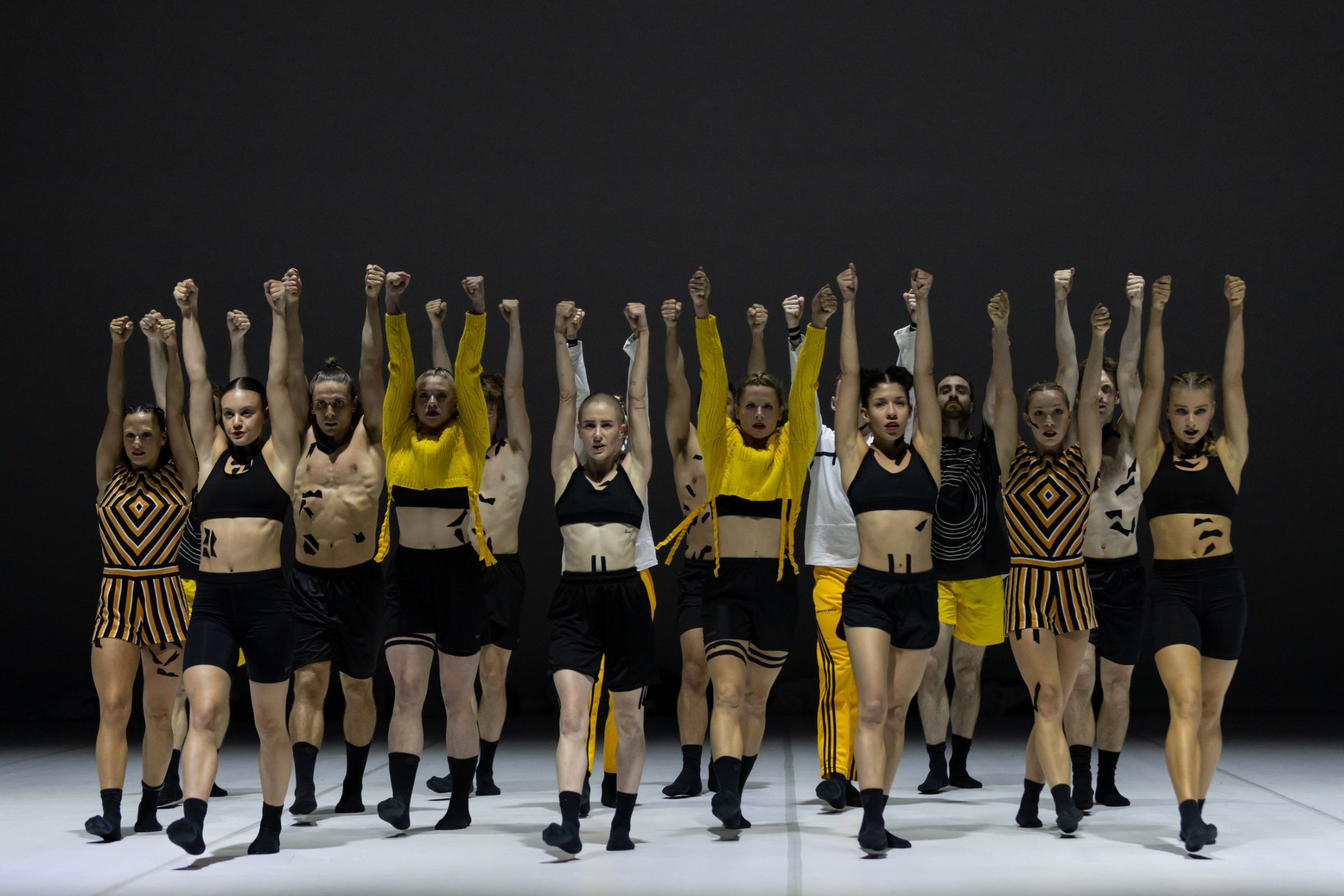 Sydney Dance Company in Antony Hamilton's <i>Forever &amp; Ever</i> &copy; Pedro Greig