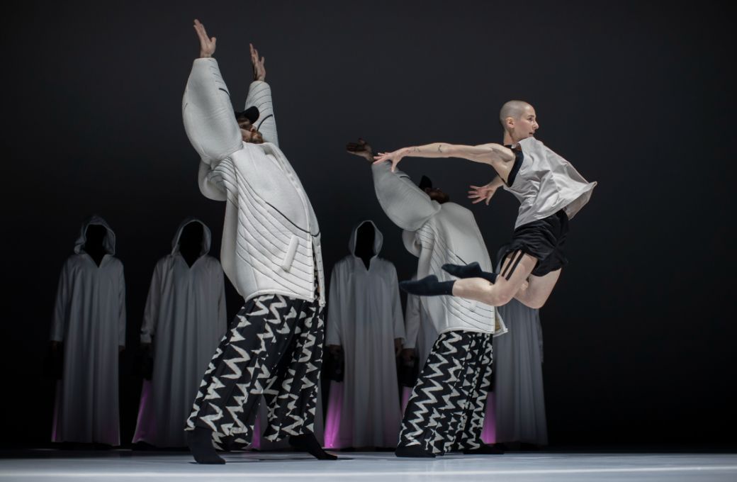 Sydney Dance Company in Antony Hamilton's <i>Forever &amp; Ever</i> &copy; Pedro Greig