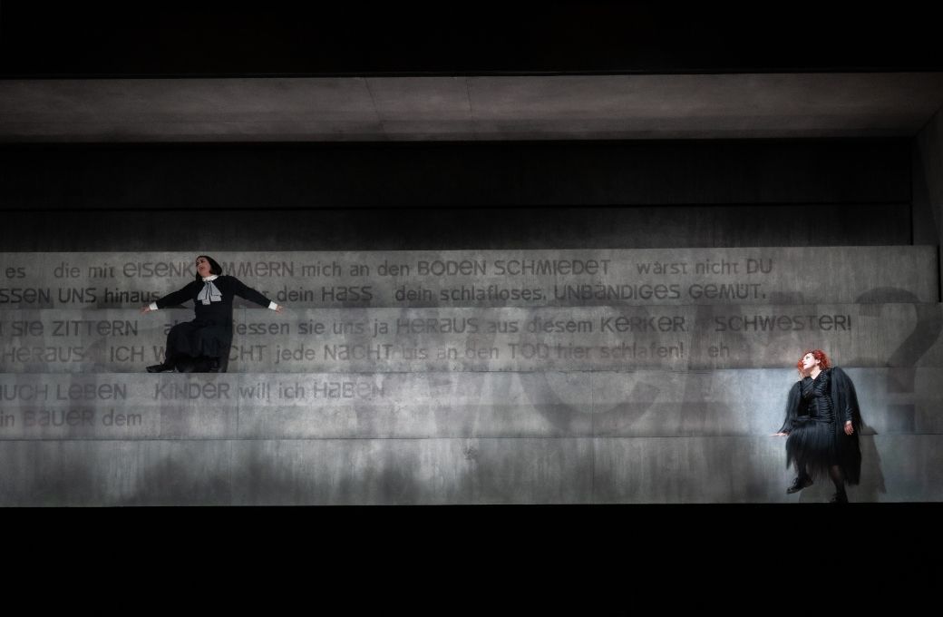 Elza van den Heever (Chrysothemis) and Nina Stemme (Elektra) &copy; Monika Rittershaus