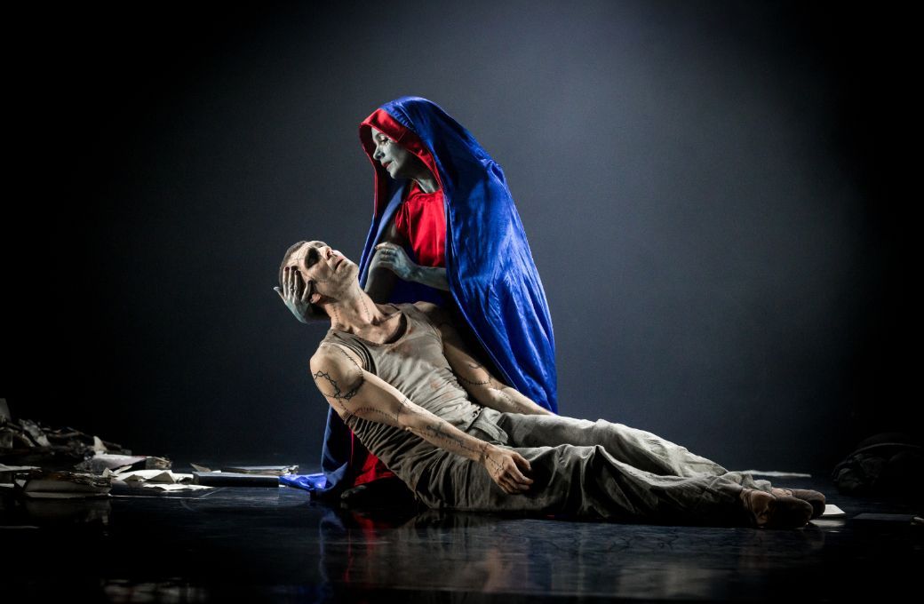 Eleanor Duval and Jonathan Goddard in Mark Bruce's <i>Frankenstein</i> &copy; Mark Bruce