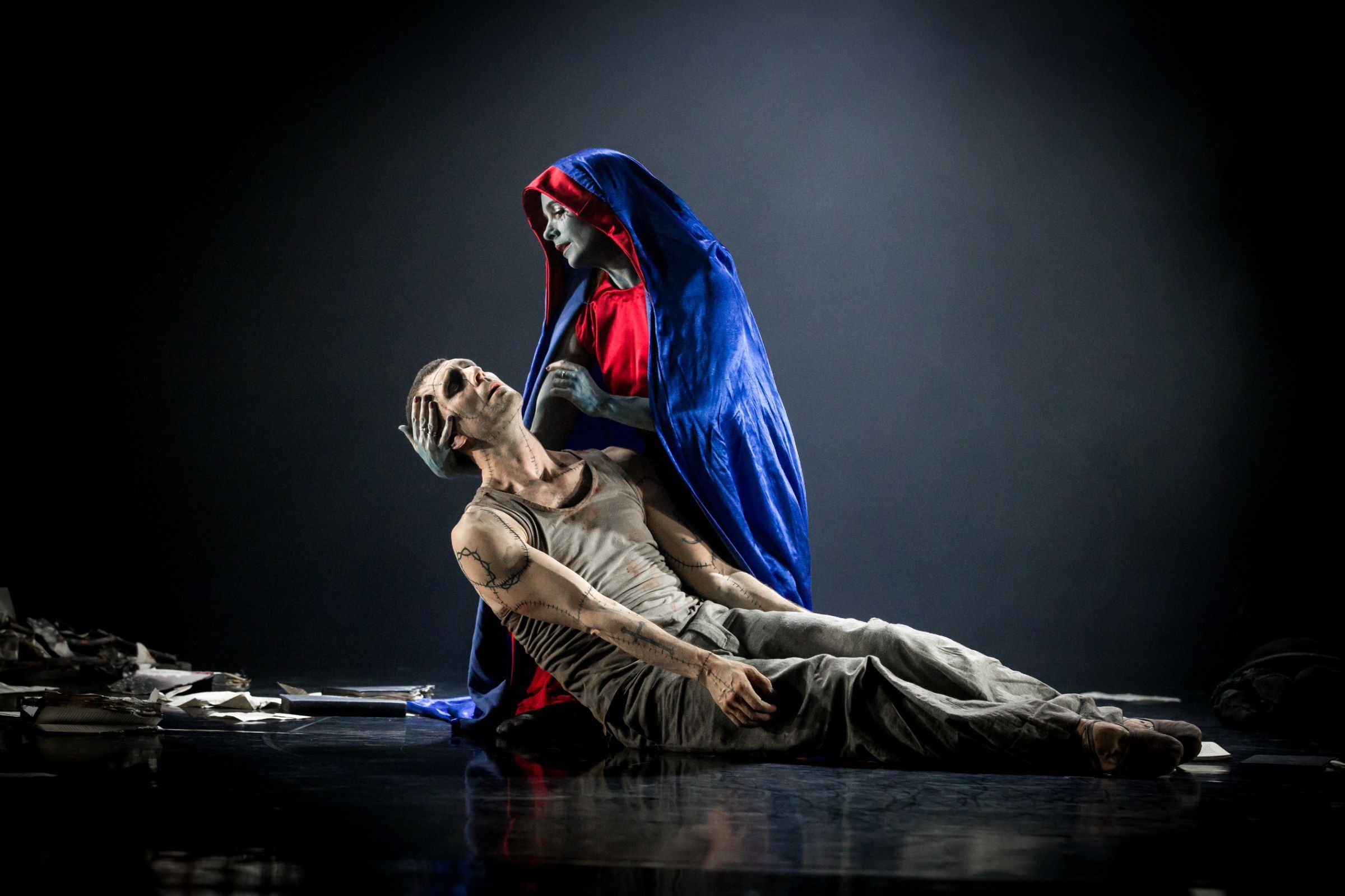 Eleanor Duval and Jonathan Goddard in Mark Bruce's <i>Frankenstein</i> &copy; Mark Bruce