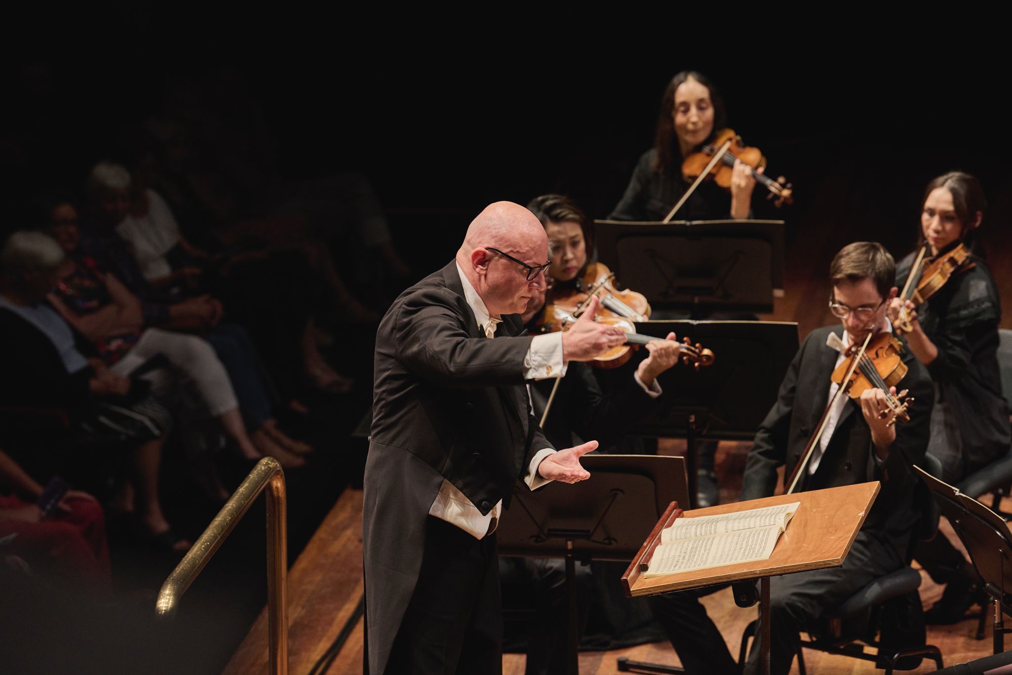 Joseph Nolan conducts the West Australian Symphony Orchestra © Rebecca Mansell