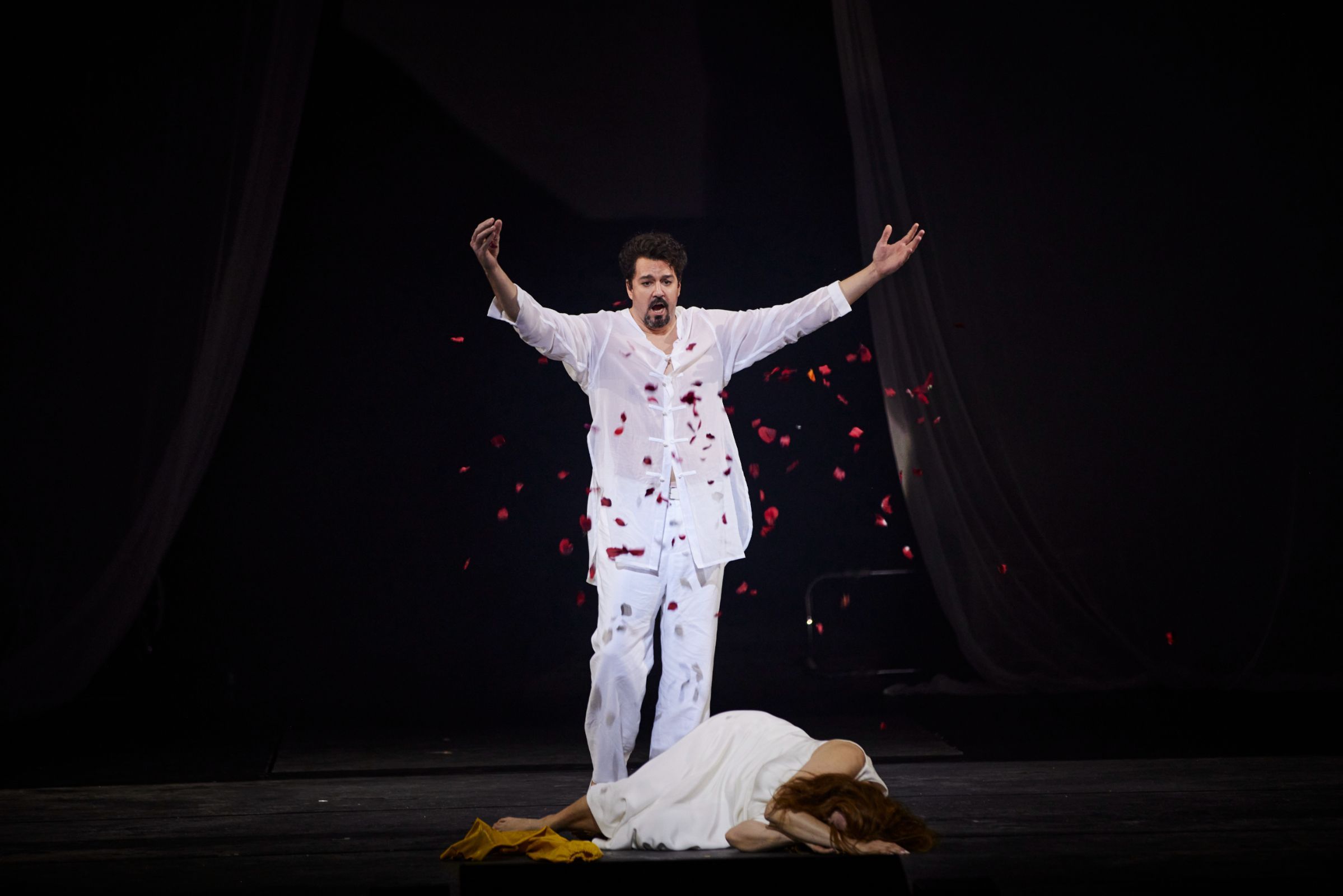 Eric Cutler (The Emperor) and Camilla Nylund (The Empress) &copy; Semperoper Dresden | Ludwig Olah