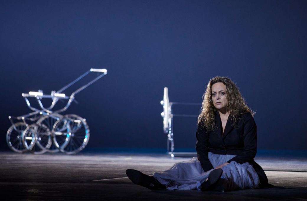 Evelyn Herlitzius (The Nurse) &copy; Semperoper Dresden | Ludwig Olah