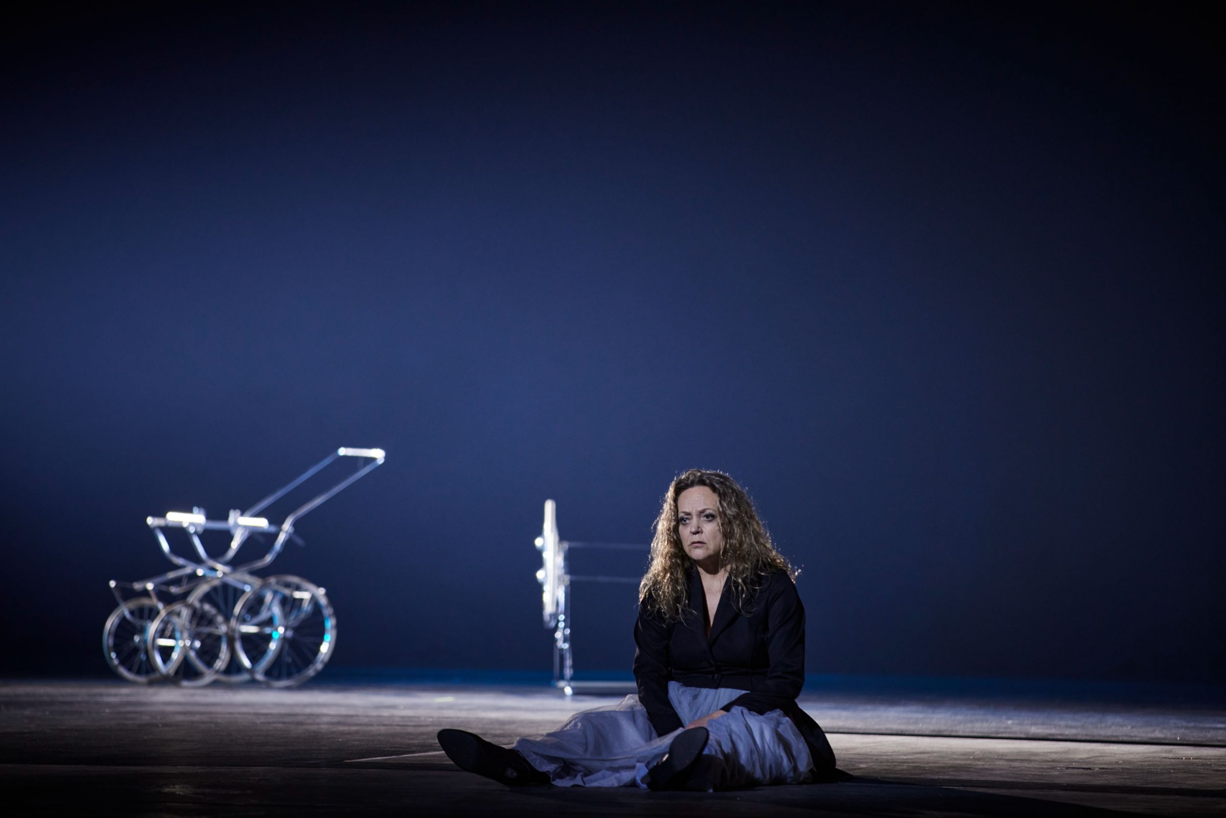 Evelyn Herlitzius (The Nurse) &copy; Semperoper Dresden | Ludwig Olah