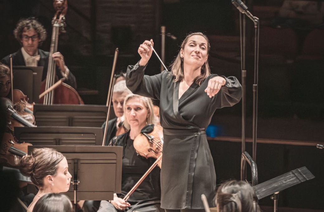 Ariane Matiakh dirige l'Orchestre National du Capitole de Toulouse &copy; Romain Alcaraz