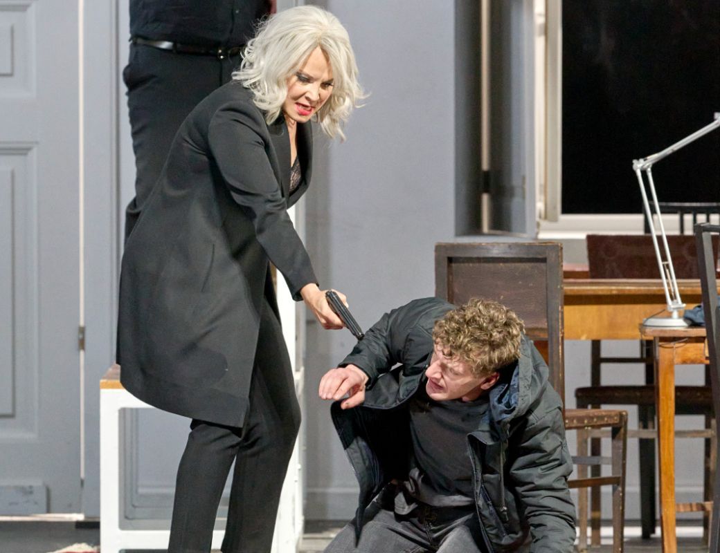 Elīna Garanča (Kundry) and Nikolay Sidorenko (Young Parsifal) &copy; Wiener Staatsoper | Michael P&ouml;hn