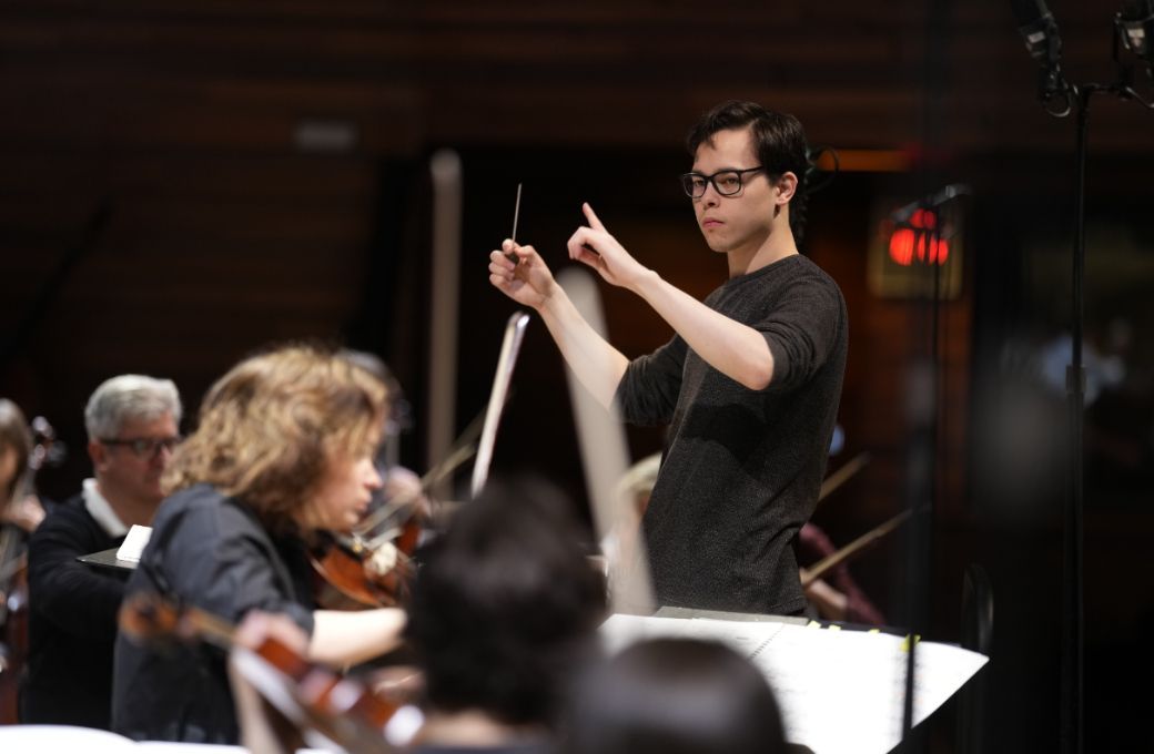 Tarmo Peltokoski en répétition avec l'Orchestre Philharmonique de Radio France © Christophe Abramowitz / Radio France