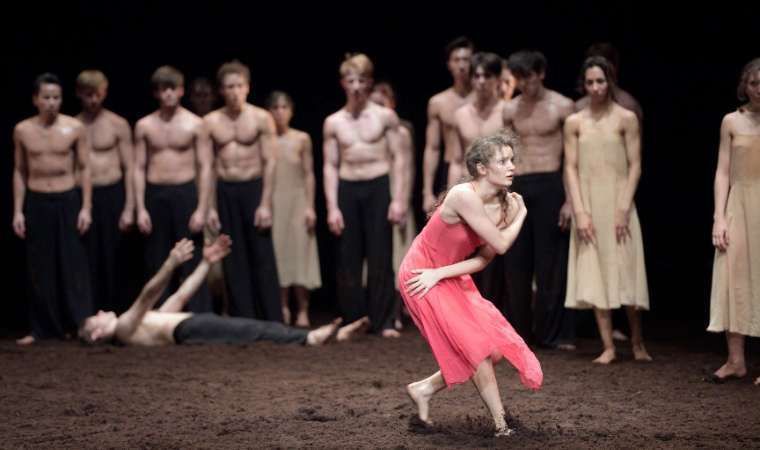 <i>Le Sacre du printemps</i> (Pina Bausch, English National Ballet) &copy; Laurent Liotardo