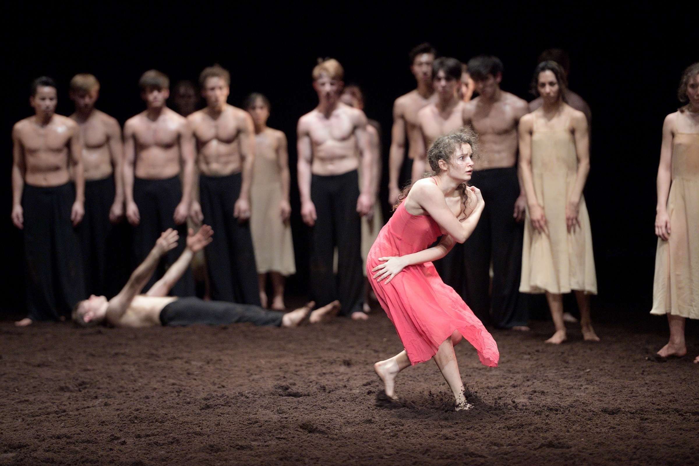 <i>Le Sacre du printemps</i> (Pina Bausch, English National Ballet) &copy; Laurent Liotardo