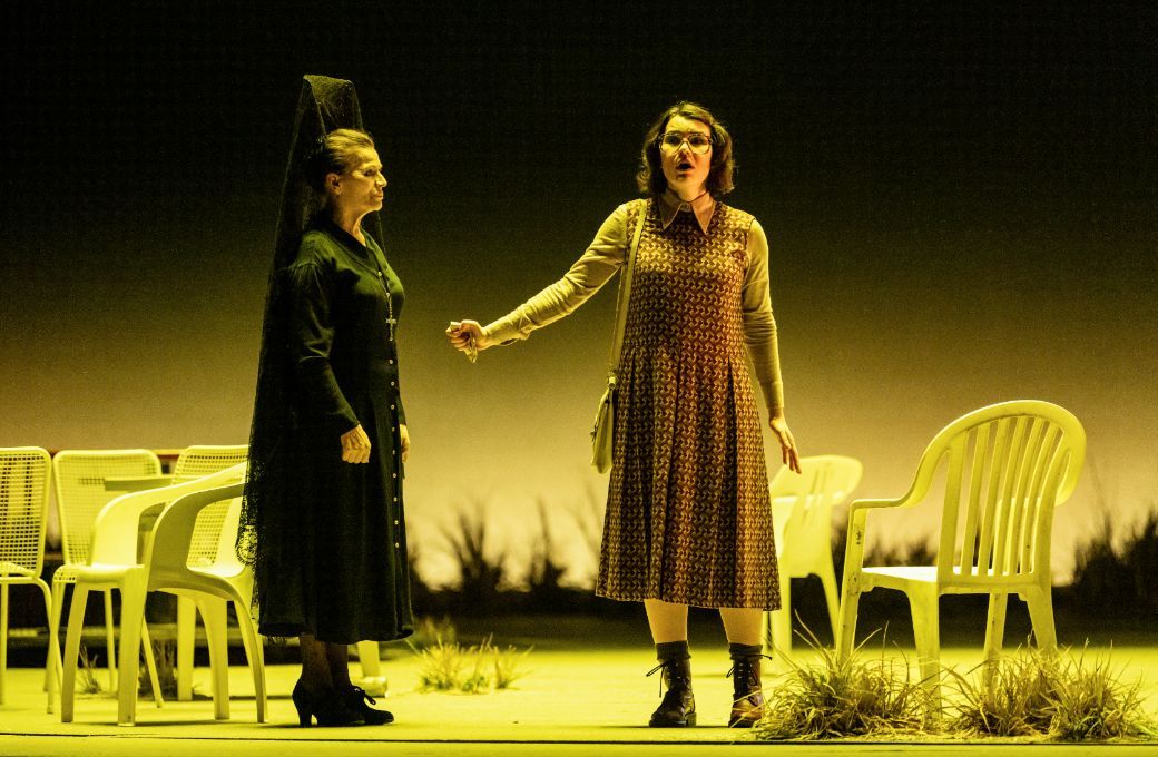 Ruth Alfie Adams (Mother of Don Jos&eacute;) and Olga Kuchynska (MIca&euml;la) &copy; ROH | Camilla Greenwell