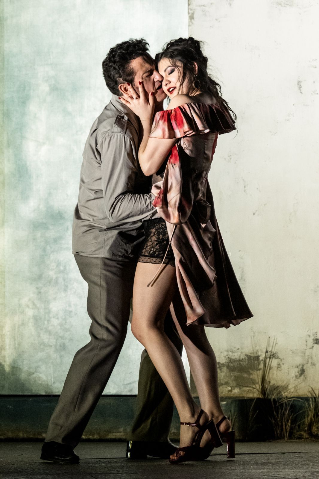 Piotr Beczała (Don José) and Aigul Akhmetshina (Carmen) &copy; ROH | Camilla Greenwell