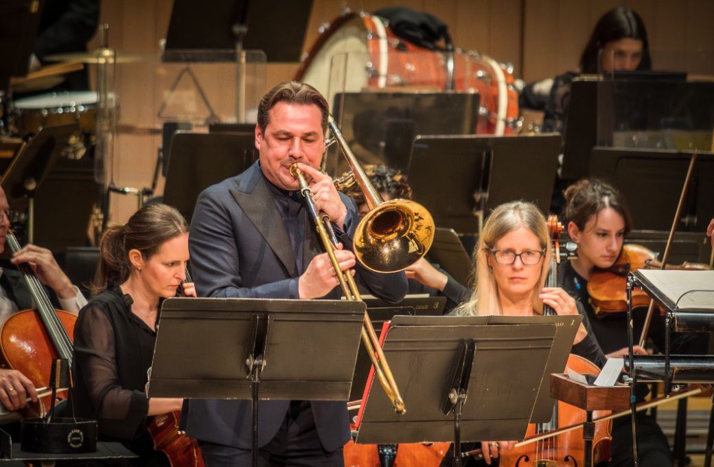 Jörgen van Rijen and the Toronto Symphony Orchestra &copy; Allan Cabral