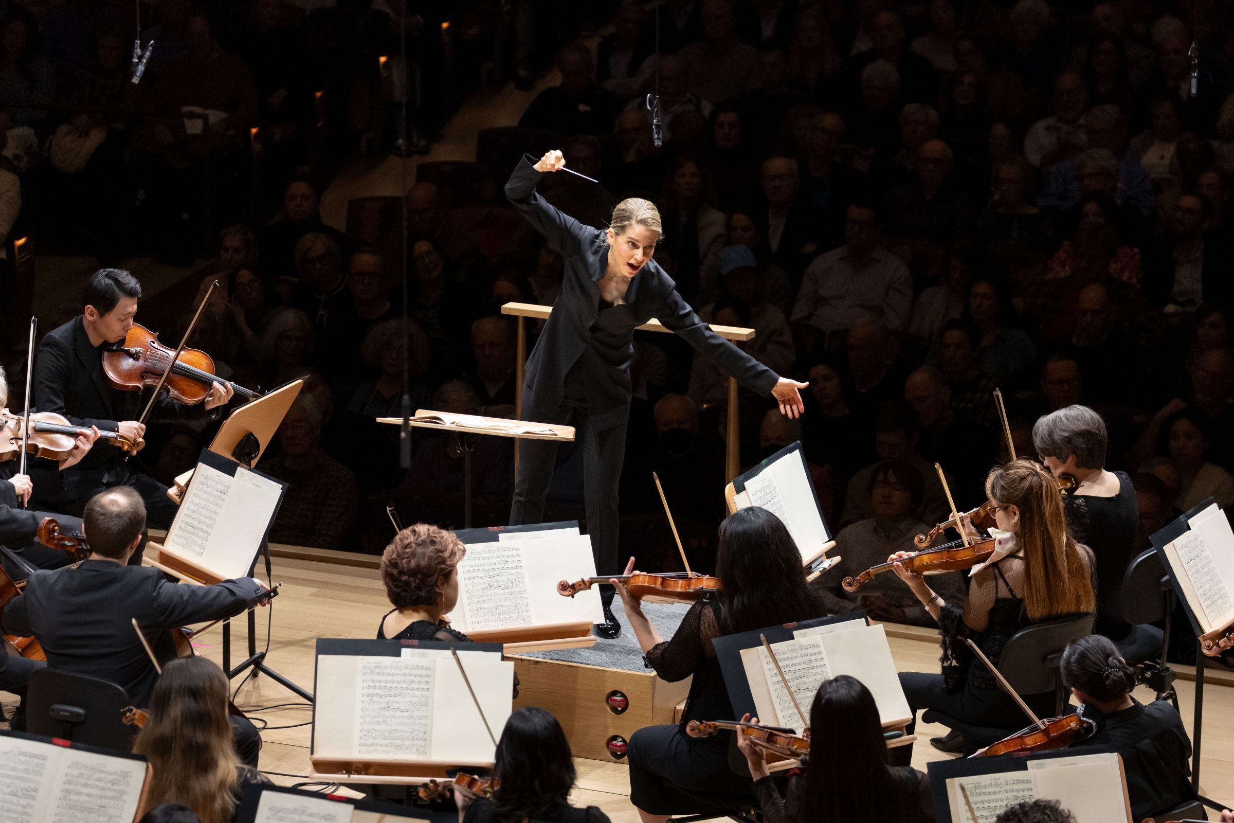 Karina Canellakis conducts the New York Philharmonic &copy; Erin Baiano