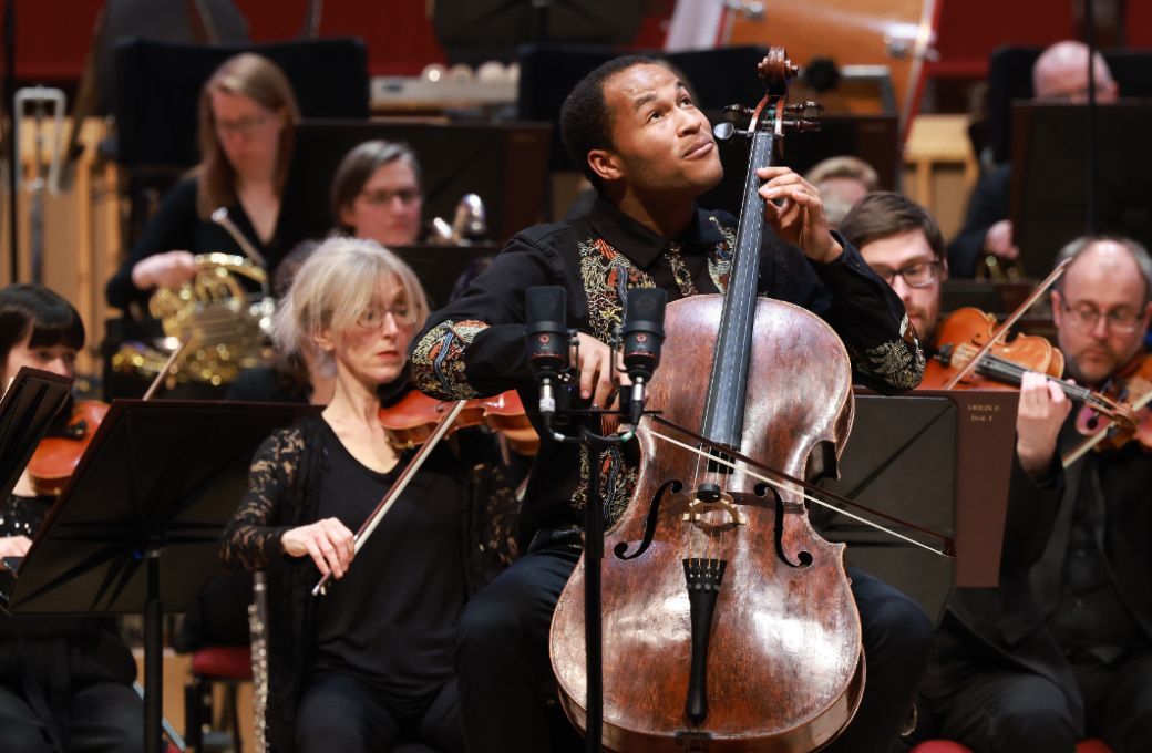 Sheku Kanneh-Mason and the Royal Liverpool Philharmonic Orchestra © Gareth Jones