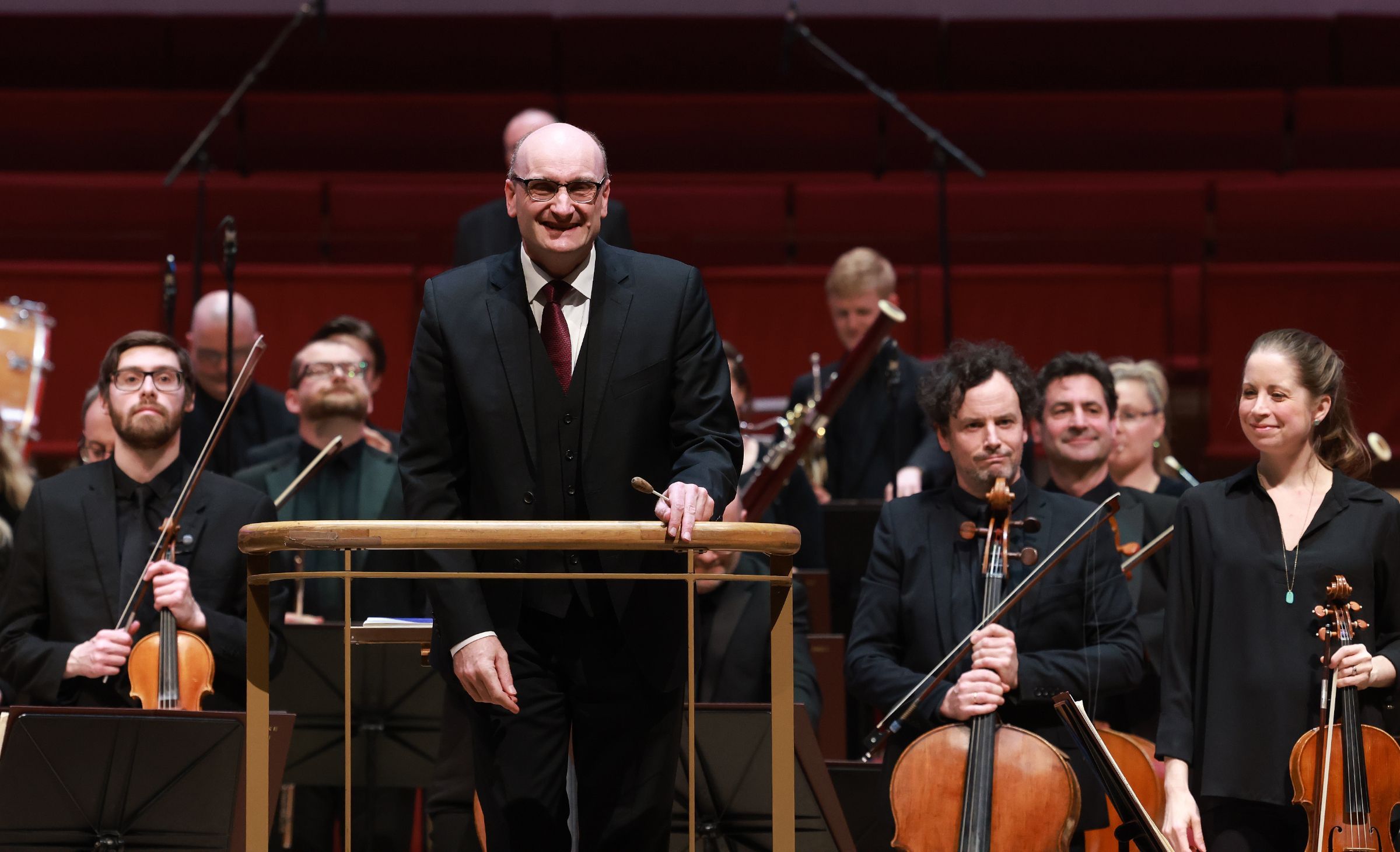 Andrew Manze and the Royal Liverpool Philharmonic Orchestra © Gareth Jones
