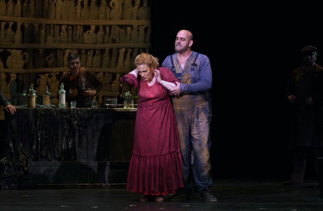 Saioa Hern&aacute;ndez (Rosa) y Juan Jes&uacute;s Rodr&iacute;guez (Juan Jos&eacute;) &copy; Elena del Real | Teatro de la Zarzuela