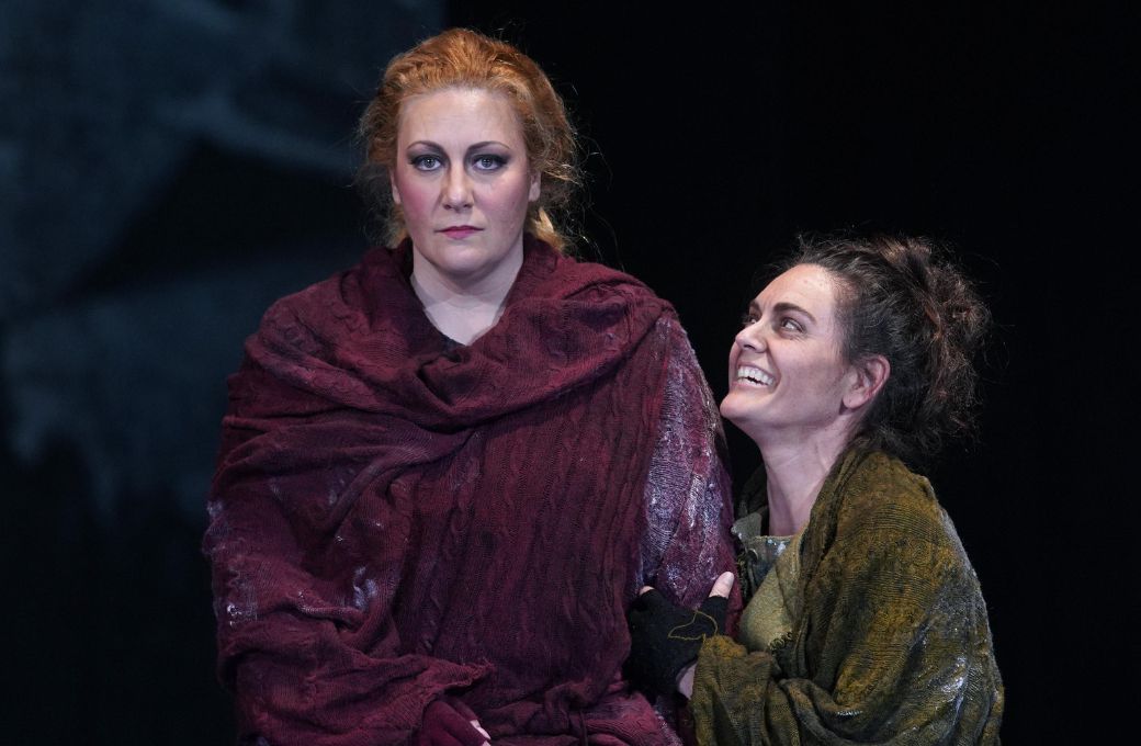 Saioa Hernández (Rosa) y Vanessa Goikoetxea (Toñuela) &copy; Elena del Real | Teatro de la Zarzuela