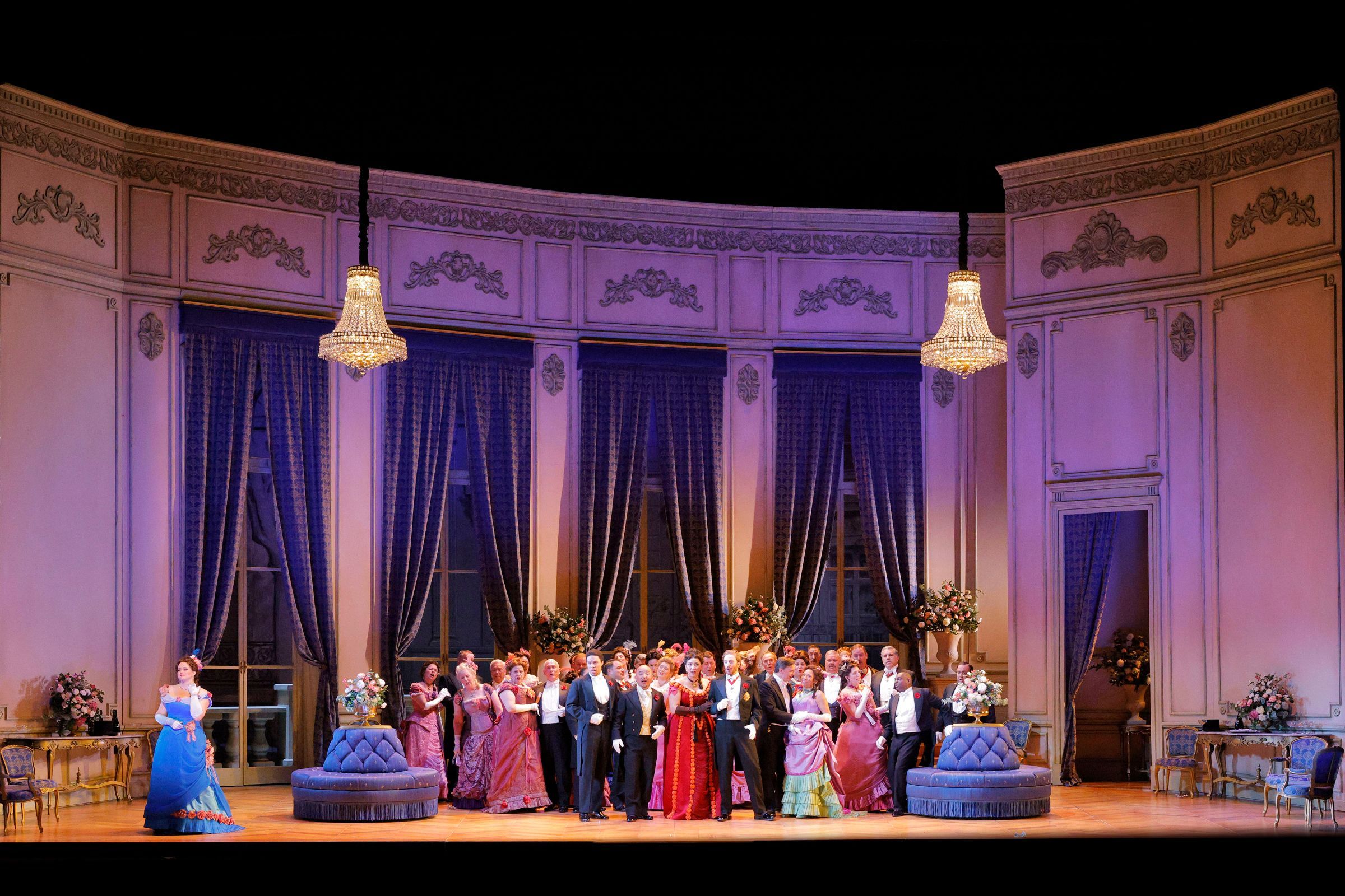 <i>La traviata</i> &copy; Cory Weaver | LA Opera