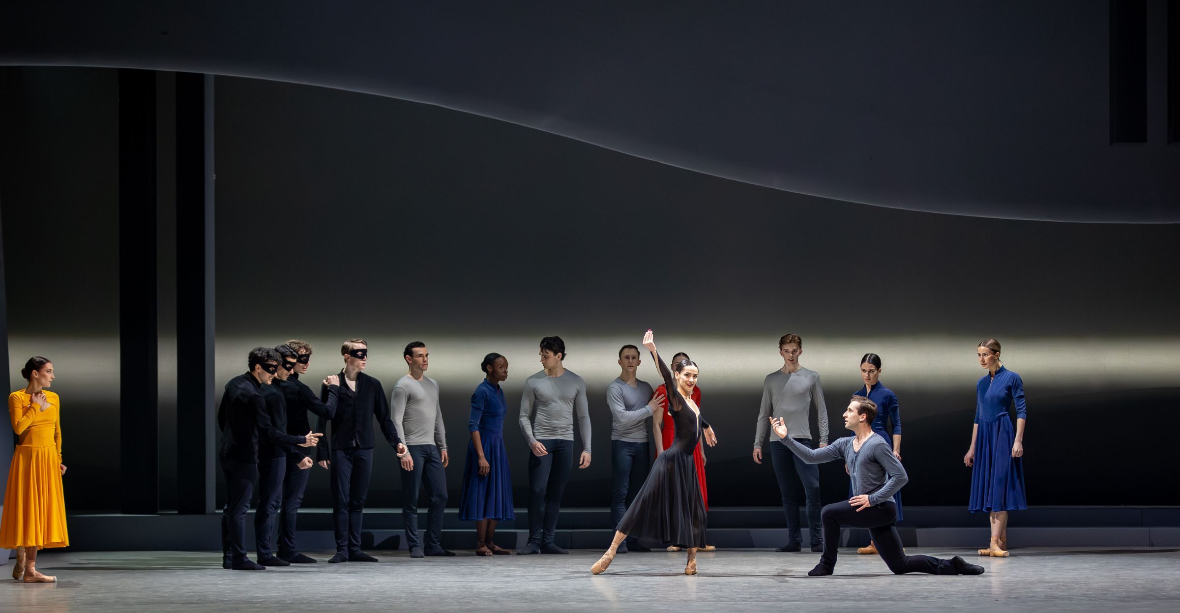 Sophie Martin as Odile and Bruno Micchiardi as Siegfried with Scottish Ballet in <i>Swan Lake</i> © Andy Ross
