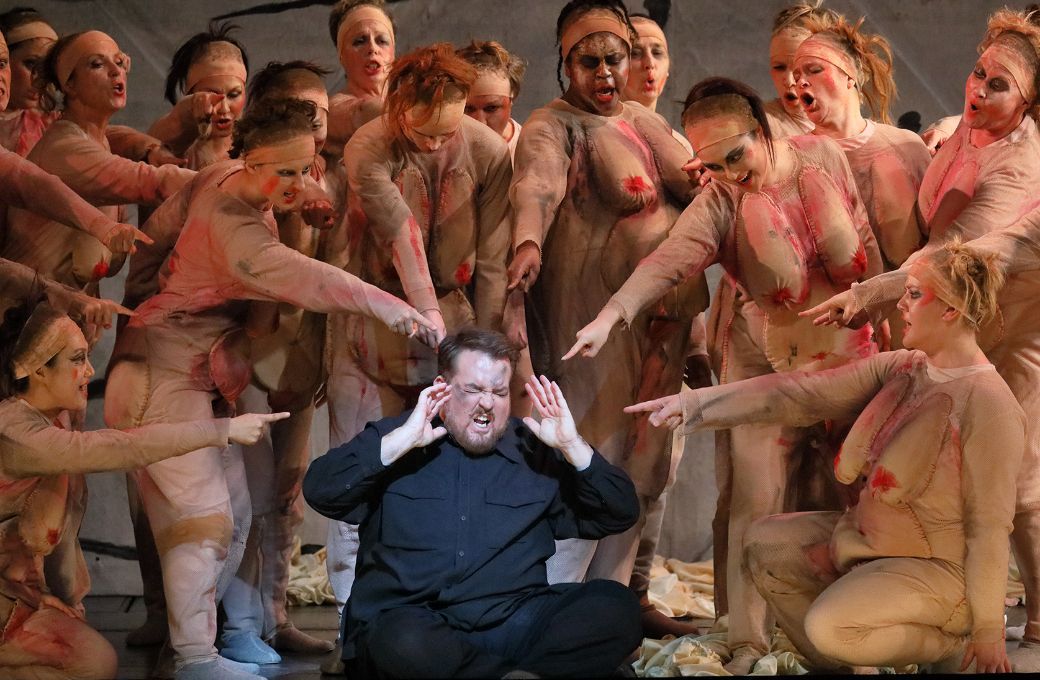 Clay Hilley (Parsifal) mit den Blumenm&auml;dchen &copy; Wilfried H&ouml;sl