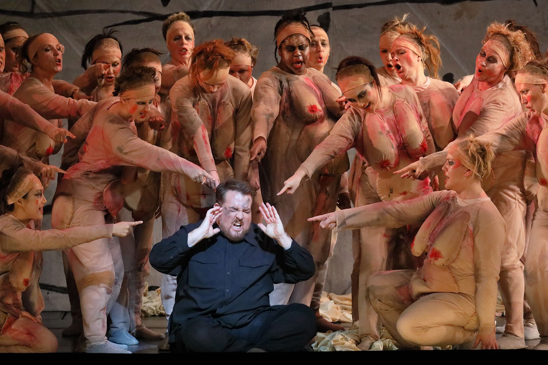 Clay Hilley (Parsifal) mit den Blumenmädchen &copy; Wilfried Hösl