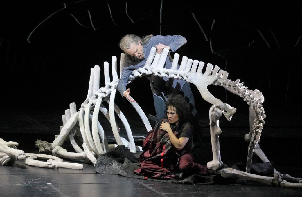 Irene Roberts (Kundry) und Georg Zeppenfeld (Gurnemanz) &copy; Wilfried H&ouml;sl