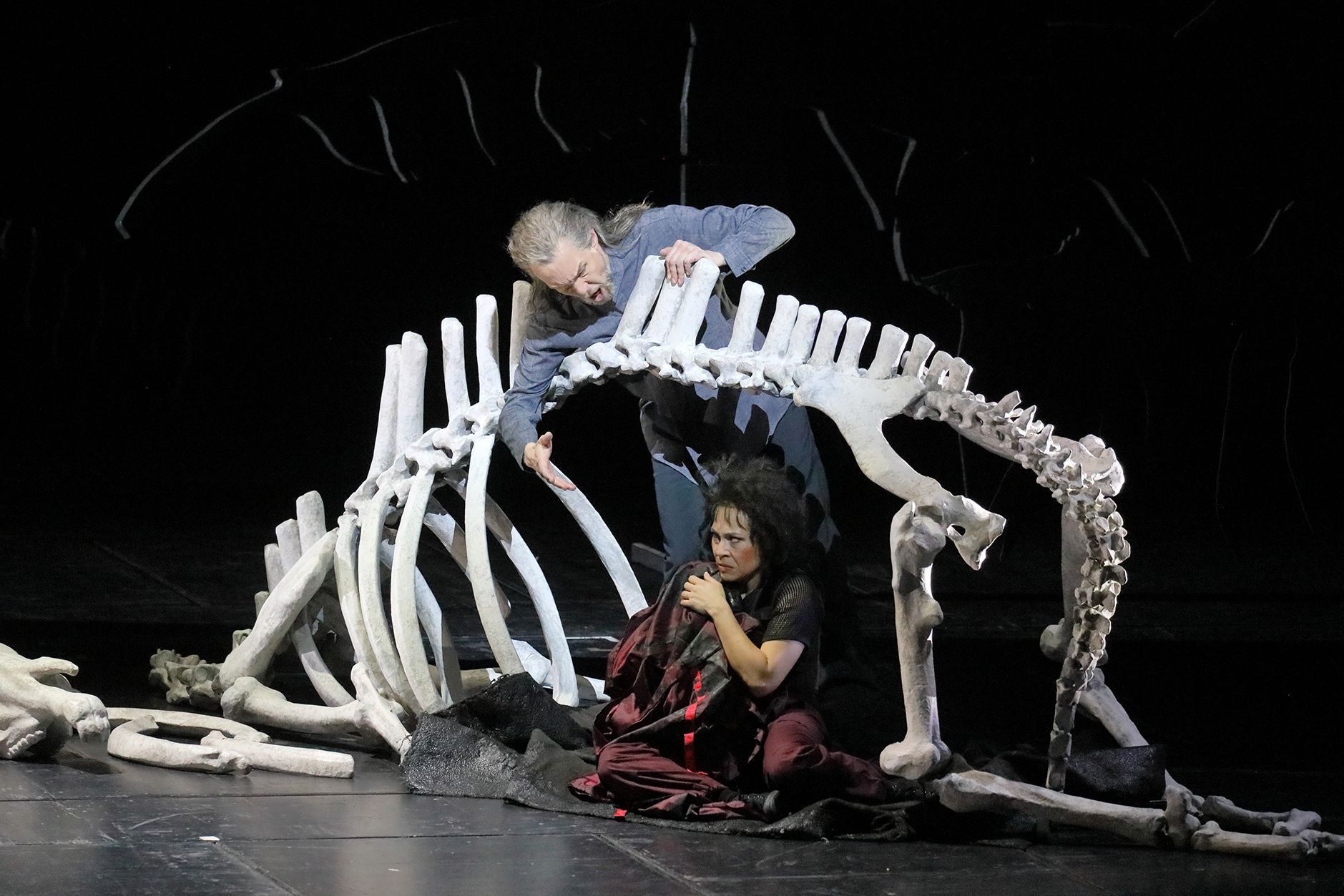 Irene Roberts (Kundry) und Georg Zeppenfeld (Gurnemanz) &copy; Wilfried Hösl