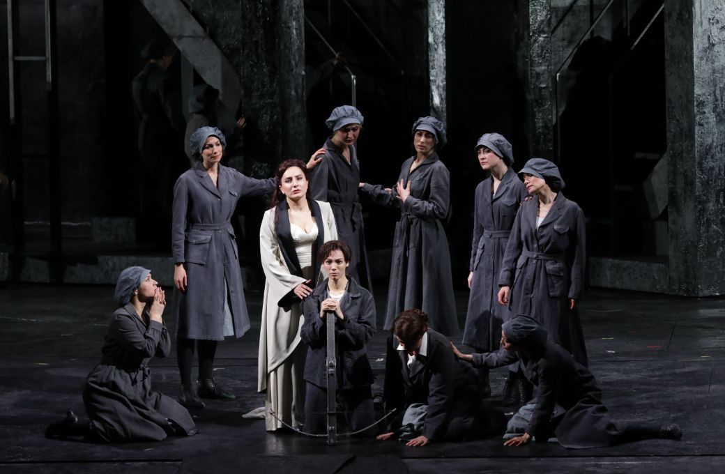 Salome Jicia (Mathilde), Catherine Trottmann (Jemmy) and ensemble &copy; Teatro alla Scala | Brescia e Amisano
