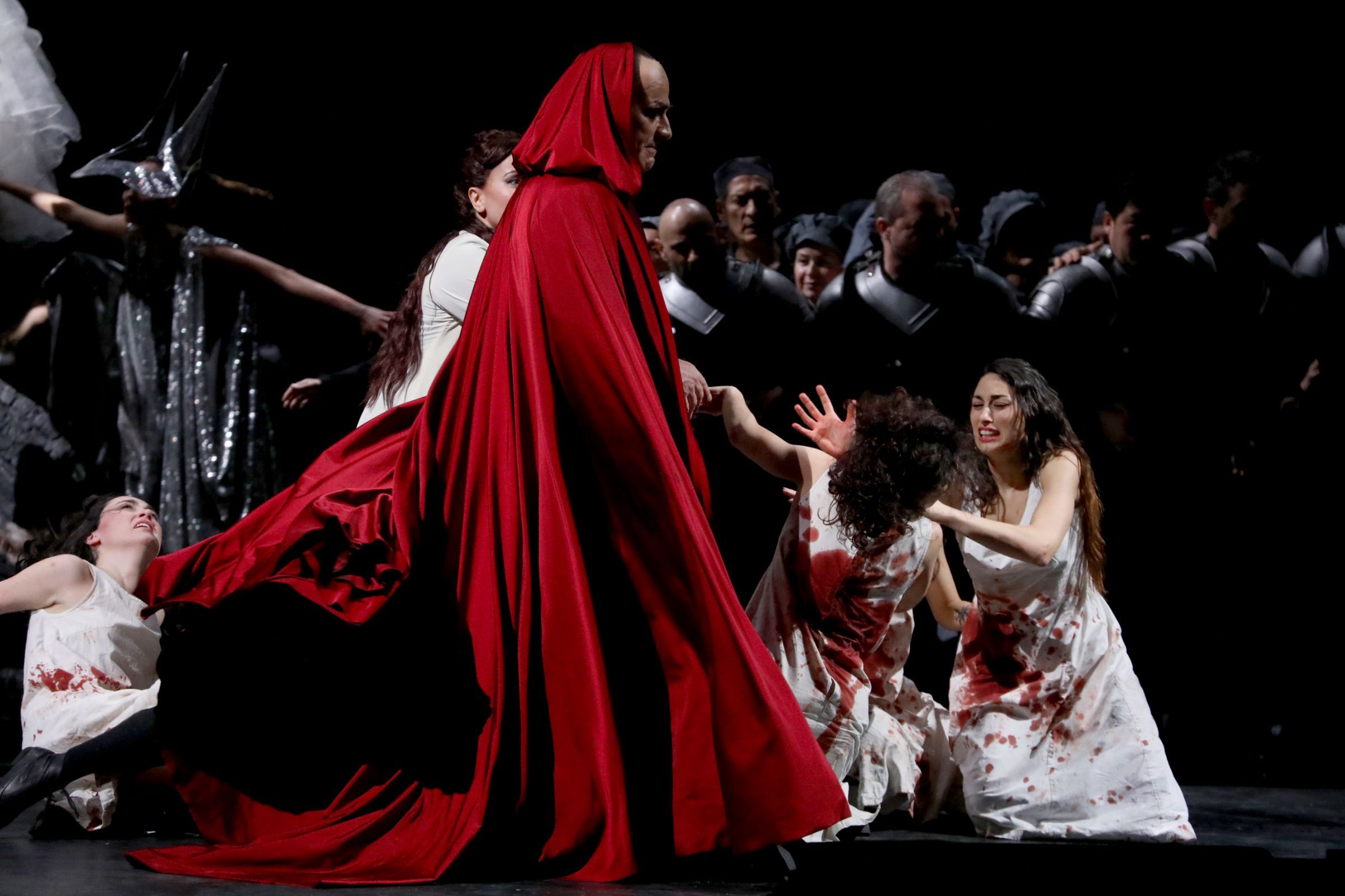 Luca Tittoto (Gesler) and ensemble &copy; Teatro alla Scala | Brescia e Amisano