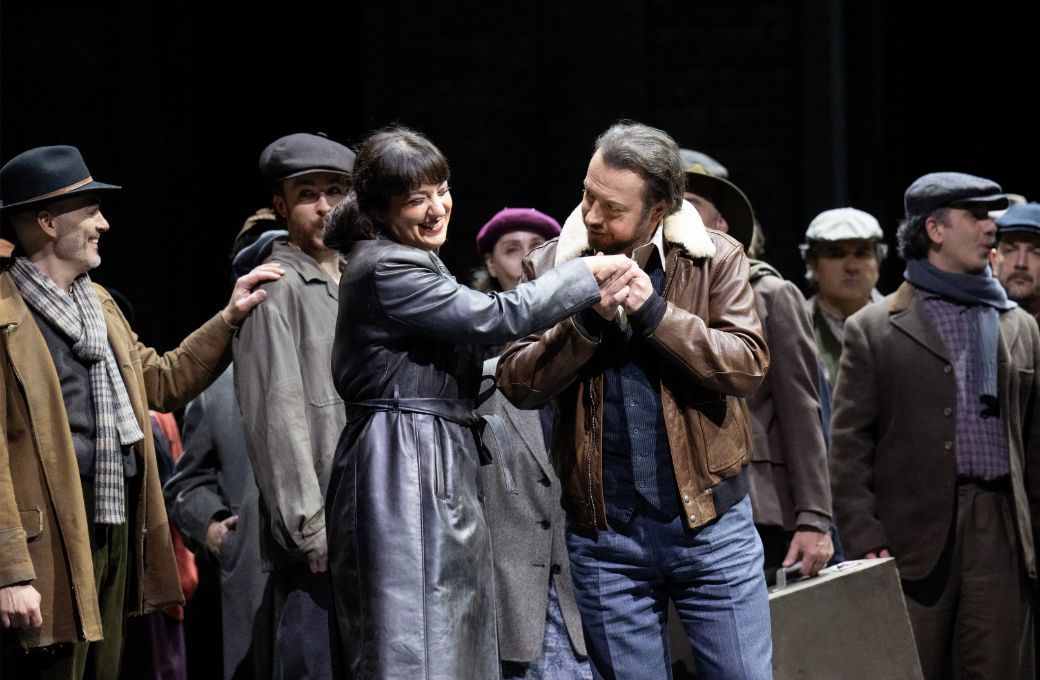 Marina Viotti (Carmen) und Łukasz Goliński (Escamillo) © Monika Rittershaus