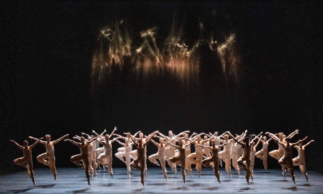 <i>Light of Passage</i> par le Ballet National de Norvège © Erik Berg