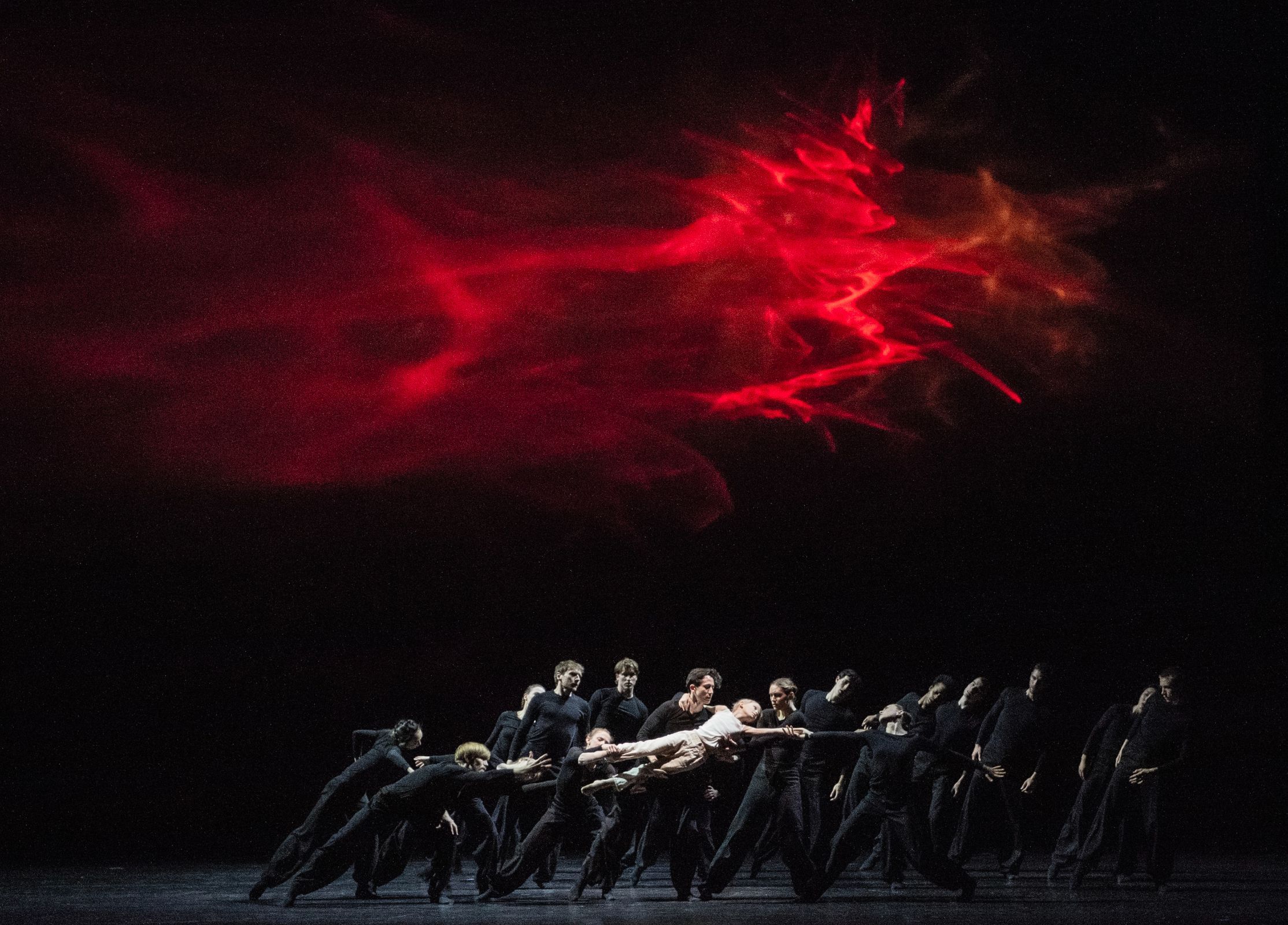 <i>Light of Passage</i> par le Ballet National de Norvège &copy; Erik Berg