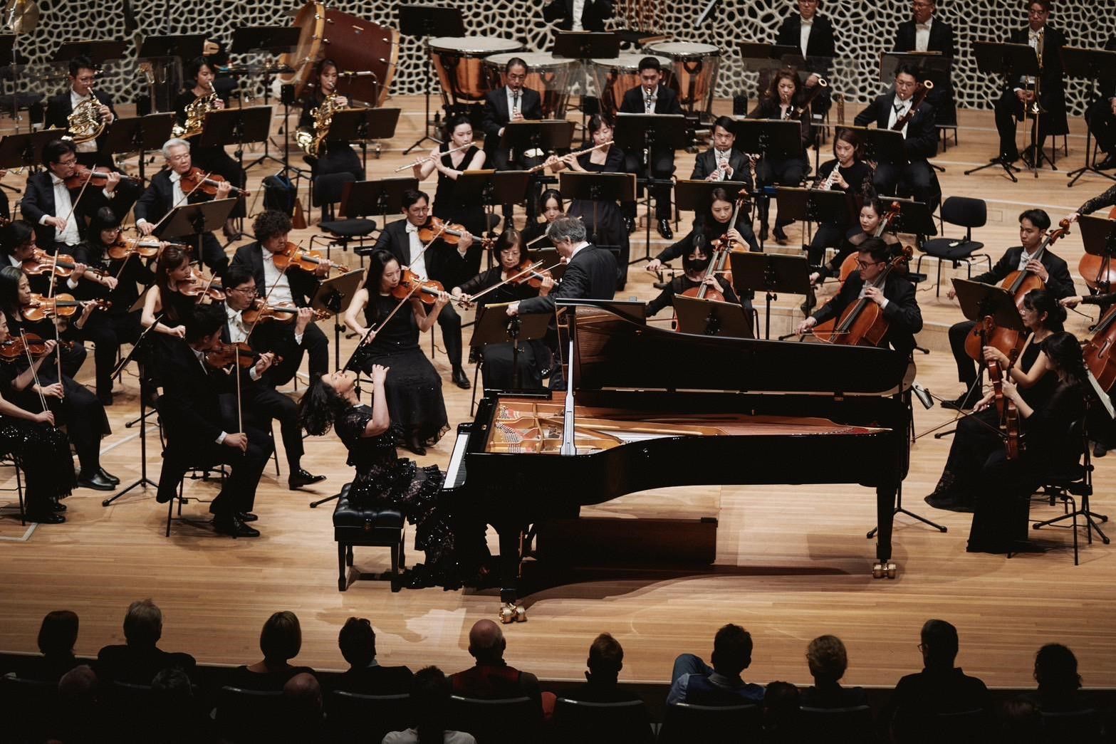 Khatia Buniatishvili, Jun Märkl and the Taiwan Philharmonic © Tet Tat Keng