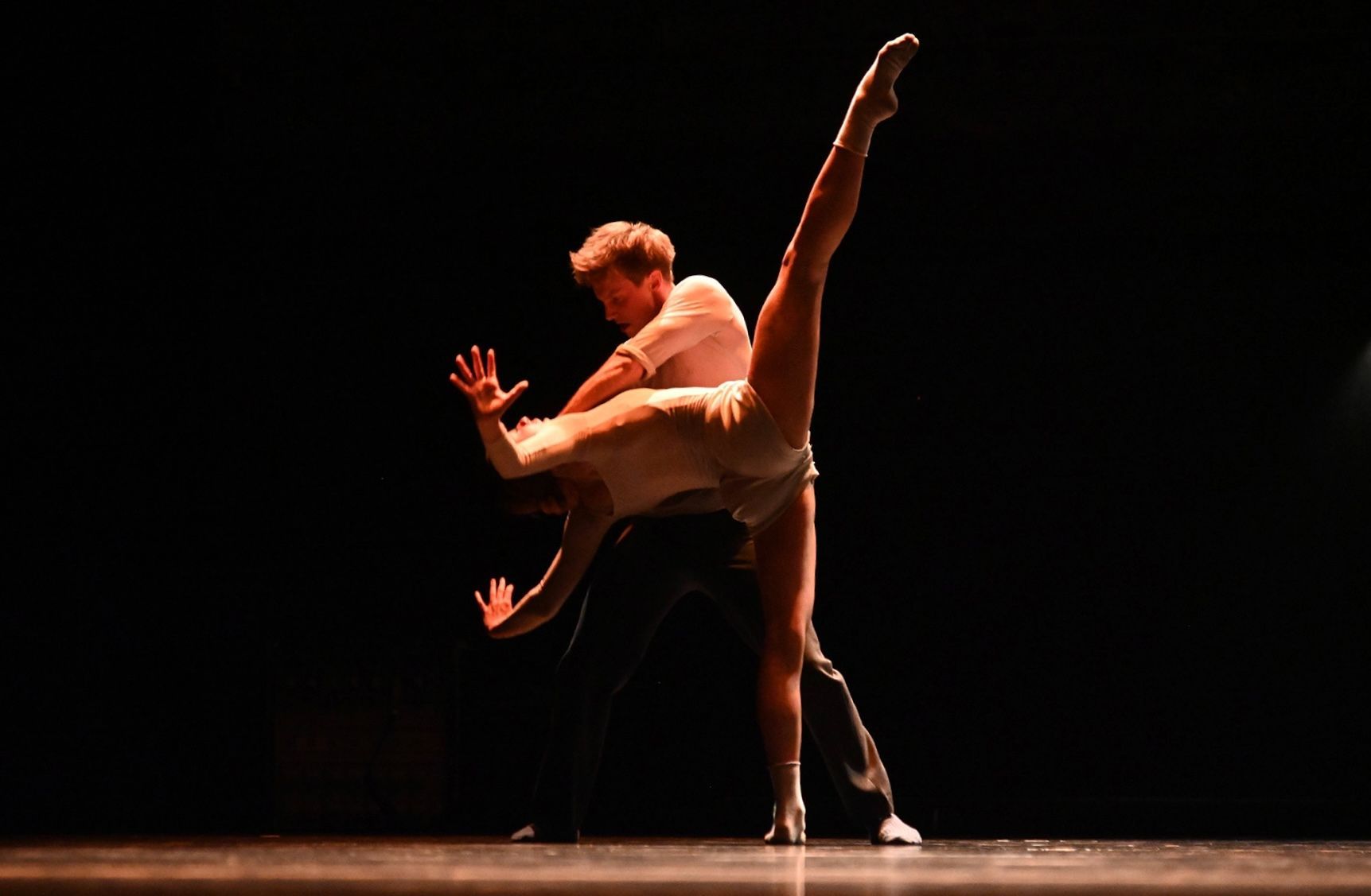 Opera Ballet Flanders' Philipe Lens and Nicola Wills in <i>Two People in Love Never Shake Hands</i> © Royal Opera House