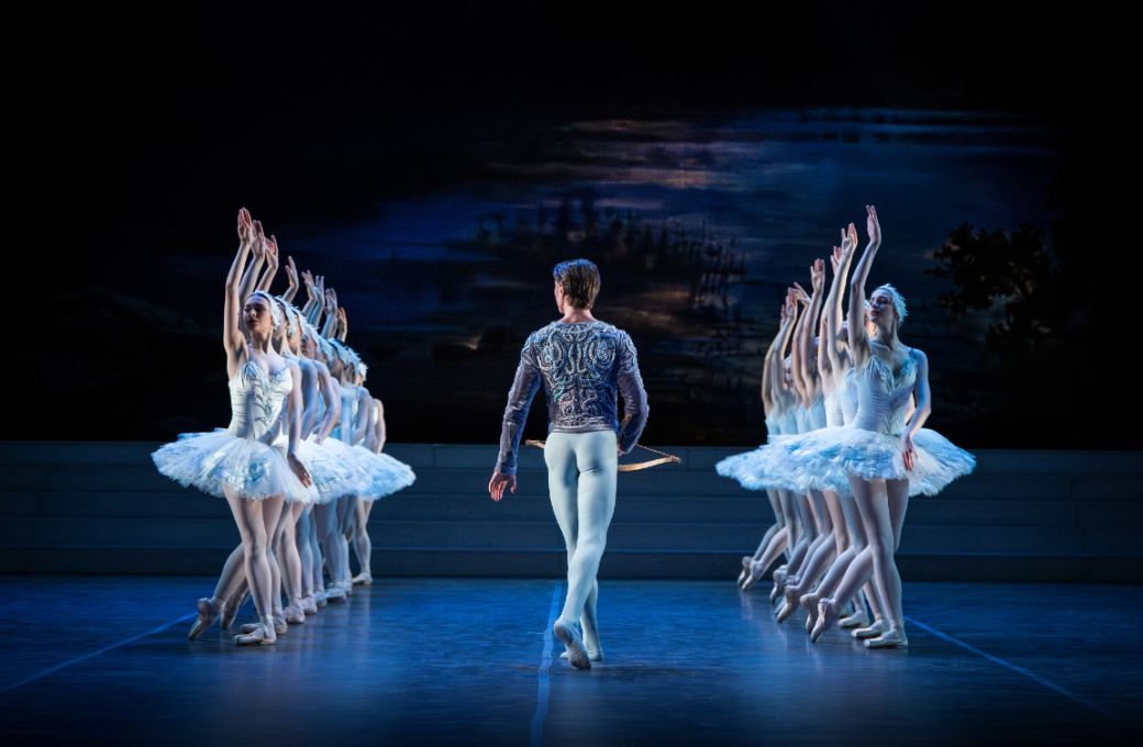 Erik Rudqvist as Siegfried with Royal Swedish Ballet in Rudolf Nureyev's <i>Swan Lake</i> &copy; The Royal Swedish Opera/H&aring;kan Larsson