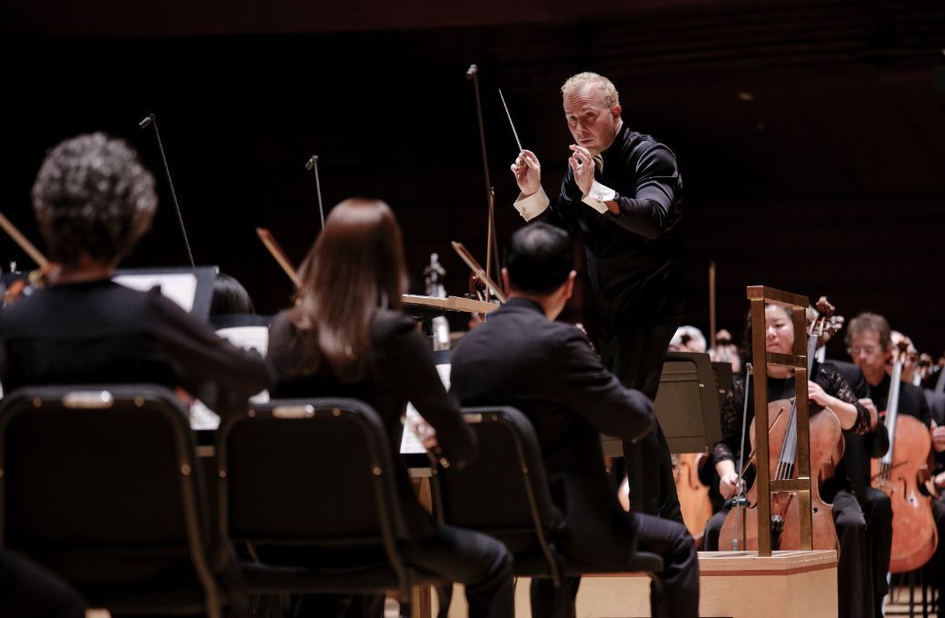 Yannick Nézet-Séguin conducts the Philadelphia Orchestra &copy; Jeff Fusco (December 2023)