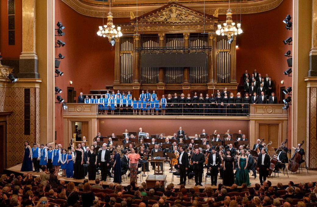 The Czech Philharmonic, cast and choruses &copy; Petr Kadlec