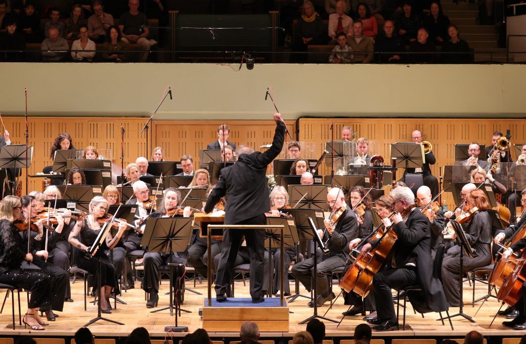 Jaime Mart&iacute;n conducts the National Symphony Orchestra &copy; National Symphony Orchestra