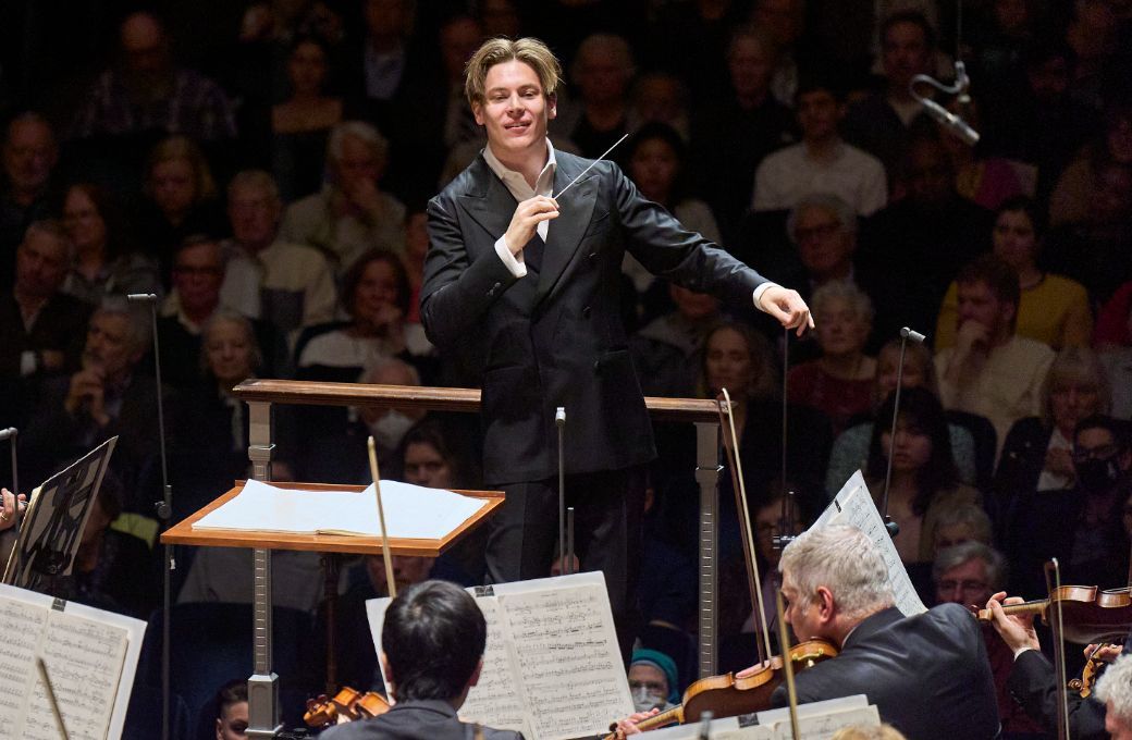 Klaus Mäkelä conducts The Cleveland Orchestra &copy; Roger Mastroianni, courtesy of The Cleveland Orchestra
