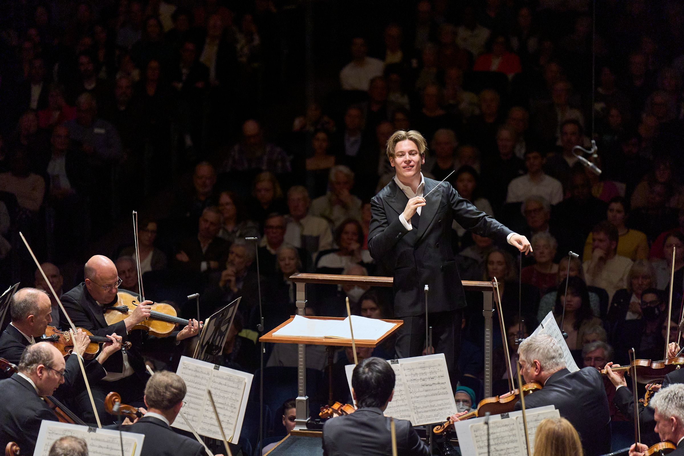 Klaus Mäkelä conducts The Cleveland Orchestra © Roger Mastroianni, courtesy of The Cleveland Orchestra
