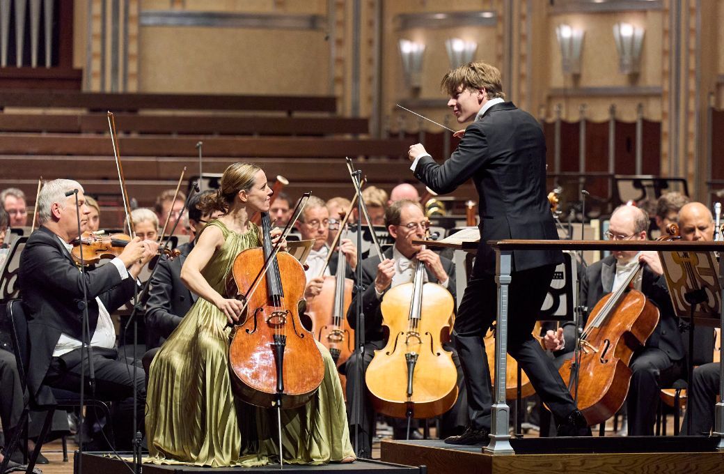 Sol Gabetta, Klaus Mäkelä and The Cleveland Orchestra © Roger Mastroianni, courtesy of The Cleveland Orchestra