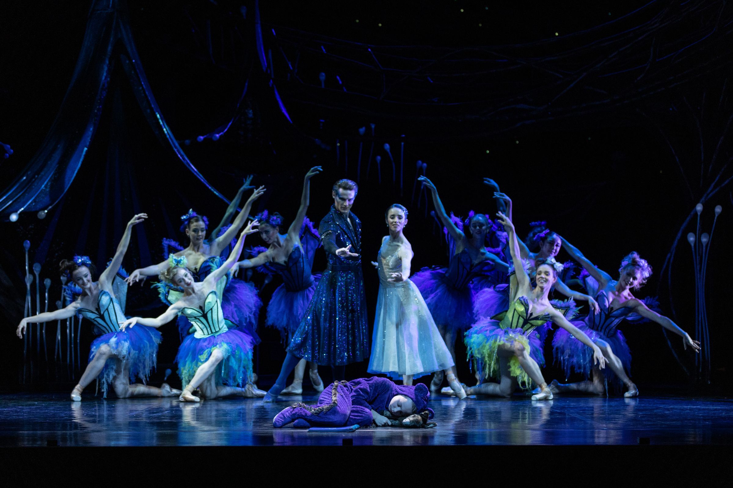 Queensland Ballet in Liam Scarlett's <i>A Midsummer Night's Dream</i> &copy; David Kelly