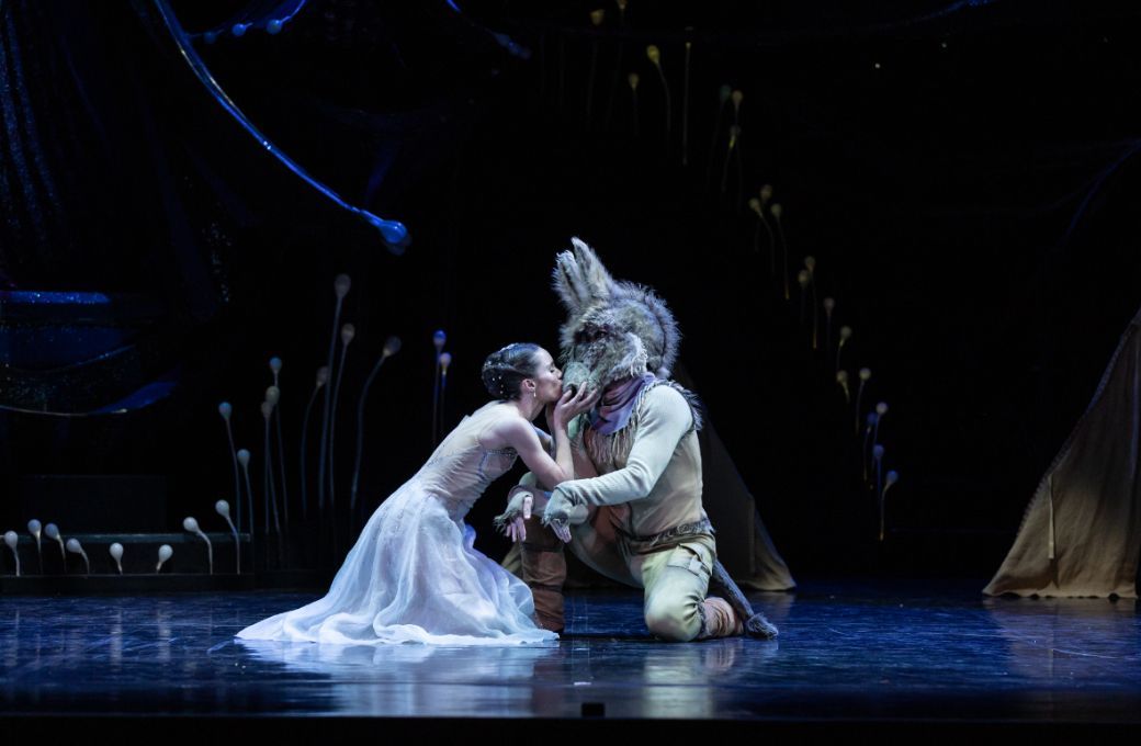 Lucy Green as Titania and Rian Thompson as Bottom in Liam Scarlett's <i>A Midsummer Night's Dream</i> &copy; David Kelly