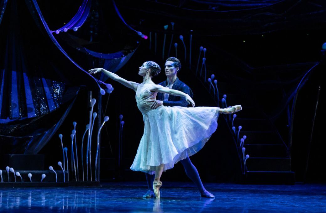 Lucy Green as Titania and Joel Woellner as Oberon in Liam Scarlett's <i>A Midsummer Night's Dream</i> &copy; David Kelly