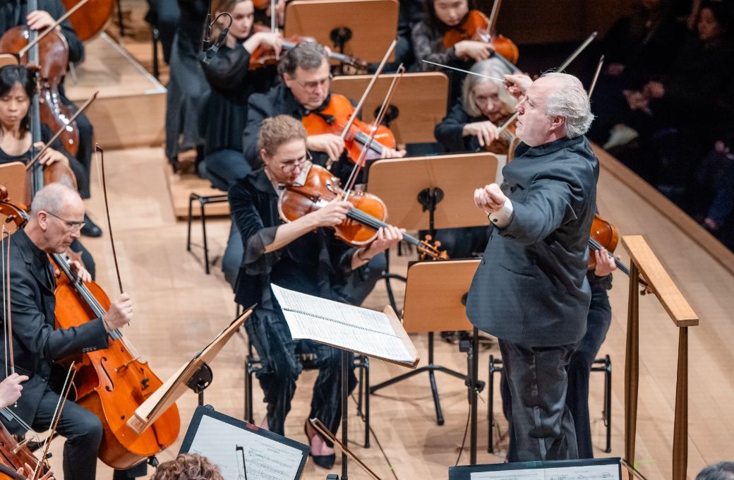 Manfred Honeck conducts the New York Philharmonic &copy; Brandon Patoc